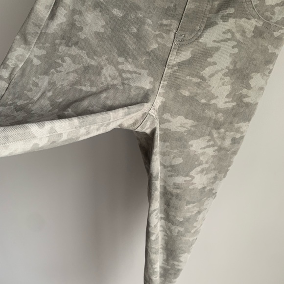 Spanx Ankle Jean-ish Leggings Stone Wash Camo - Picture 8 of 9